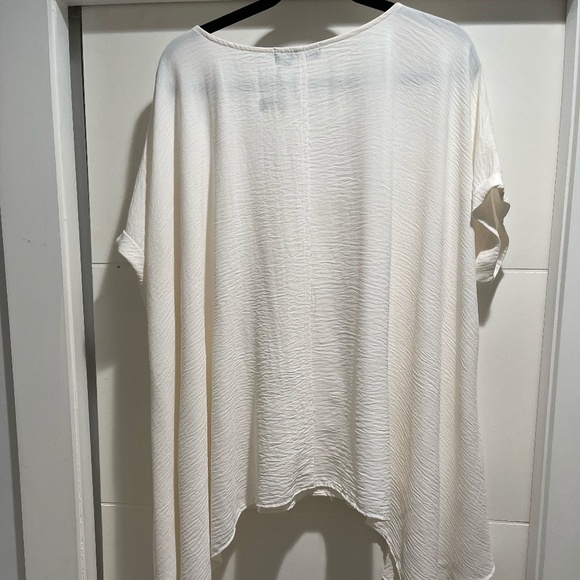 Womans cream color blouse - Picture 3 of 4